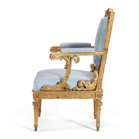 A PAIR OF AUSTRIAN GILTWOOD AND GILT-COMPOSITION ARMCHAIRS - фото 10