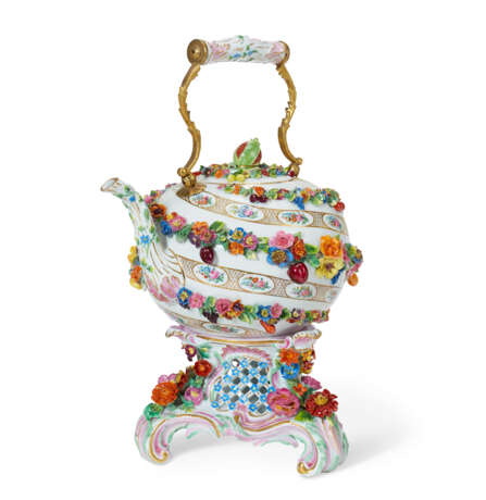 A MEISSEN PORCELAIN FLOWER-ENCRUSTED TEA KETTLE, COVER AND STAND - photo 4