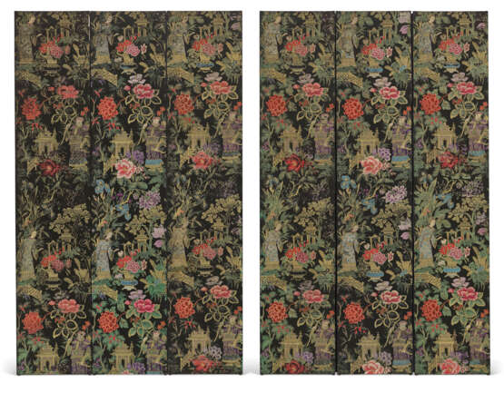 A PAIR OF UPHOLSTERED LAMPAS BROCHE SILK SCREENS - photo 1