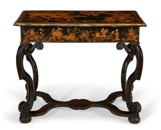 A GERMAN GILT AND JAPANNED CENTER TABLE - фото 1