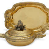 A FRENCH SILVER-GILT ECUELLE AND STAND - photo 1