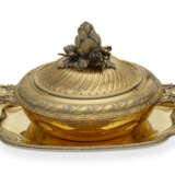 A FRENCH SILVER-GILT ECUELLE AND STAND - photo 2