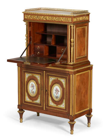 A RESTAURATION ORMOLU AND FRENCH PORCELAIN-MOUNTED MAHOGANY SECRETAIRE - фото 5