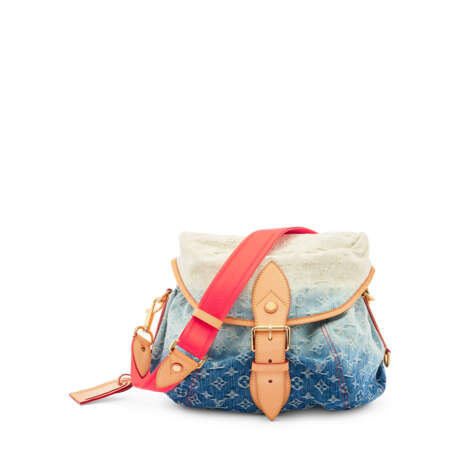 A LIMITED EDITION BLEU OMBRÉ MONOGRAM DENIM & NATURAL LEATHER SUNBURST CROSSBODY WITH GOLD HARDWARE - Foto 1