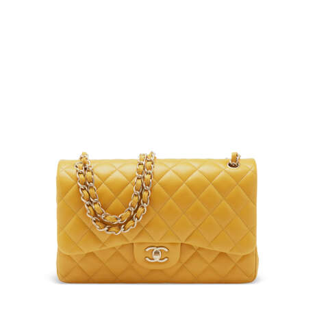 A YELLOW LAMBSKIN LEATHER JUMBO DOUBLE FLAP WITH MATTE PALE GOLD HARDWARE - фото 1