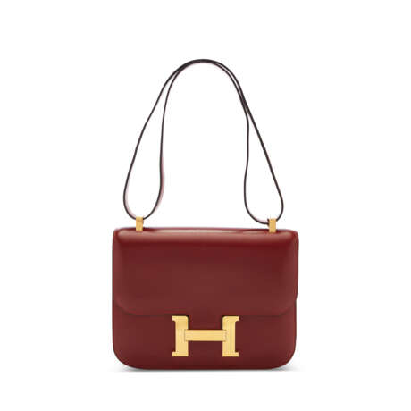 A ROUGE H CALFBOX LEATHER CONSTANCE 23 WITH GOLD HARDWARE - фото 1