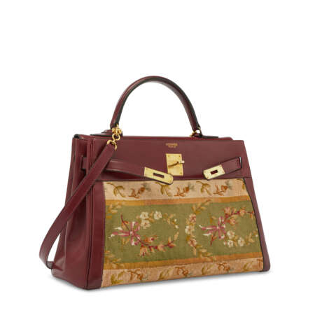 A RARE, CUSTOM ROUGE H CALFBOX LEATHER & TAPESTRY RETOURNÉ KELLY 32 WITH GOLD HARDWARE - фото 2