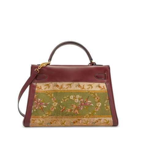 A RARE, CUSTOM ROUGE H CALFBOX LEATHER & TAPESTRY RETOURNÉ KELLY 32 WITH GOLD HARDWARE - фото 3