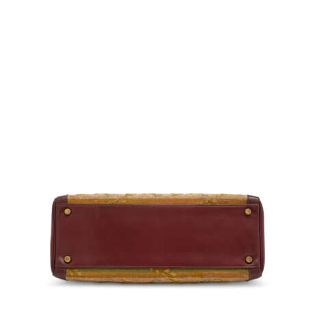 A RARE, CUSTOM ROUGE H CALFBOX LEATHER & TAPESTRY RETOURNÉ KELLY 32 WITH GOLD HARDWARE - photo 4