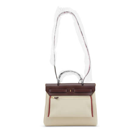 A BÉTON TOILE & ROUGE SELLIER VACHE HUNTER LEATHER HERBAG ZIP 31 WITH GOLD HARDWARE - Foto 3