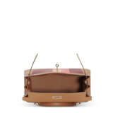 A CUSTOM GOLD EPSOM, CAPUCINE CHÈVRE & ROUGE H CLÉMENCE LEATHER KELLYGRAPHIE LETTER P KELLY 28 WITH GOLD HARDWARE - photo 5