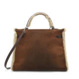 A LIMITED EDITION FAUVE VEAU DOBLIS & ÉBÈNE BARÉNIA SHEARLING RETOURNÉ KELLY 35 WITH PALLADIUM HARDWARE - Foto 3