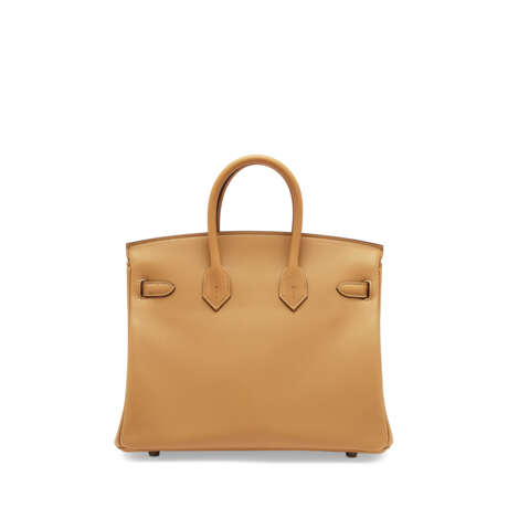 A LIMITED EDITION BISCUIT SWIFT LEATHER IN & OUT BIRKIN 25 WITH PALLADIUM HARDWARE - Foto 3