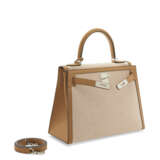 A LIMITED EDITION BEIGE TOILE H & CHAÏ SWIFT LEATHER SELLIER KELLY 28 WITH PALLADIUM HARDWARE - photo 2