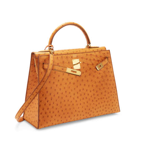 A COGNAC OSTRICH SELLIER KELLY 32 WITH GOLD HARDWARE - Foto 2
