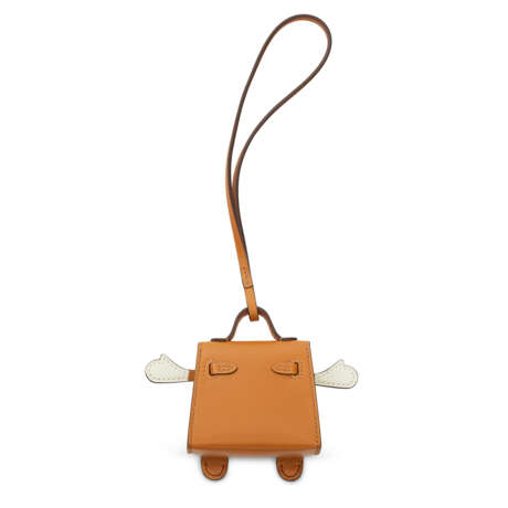 A ORANGE H, BRIQUE, NATA & NATUREL SABLE BUTLER LEATHER KELLY DOLL CHARM WITH GOLD HARDWARE - фото 2