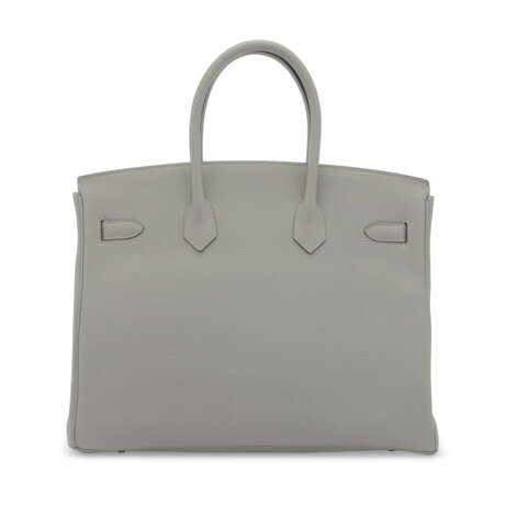 A LIMITED EDITION GRIS MOUETTE & BLEU AGATE TOGO LEATHER VERSO BIRKIN 35 WITH PALLADIUM HARDWARE - Foto 3