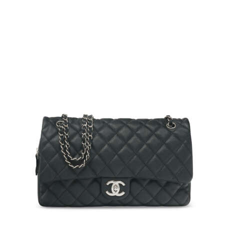 A BLACK CAVIAR LEATHER EASY FLAP BAG WITH SILVER HARDWARE - фото 1