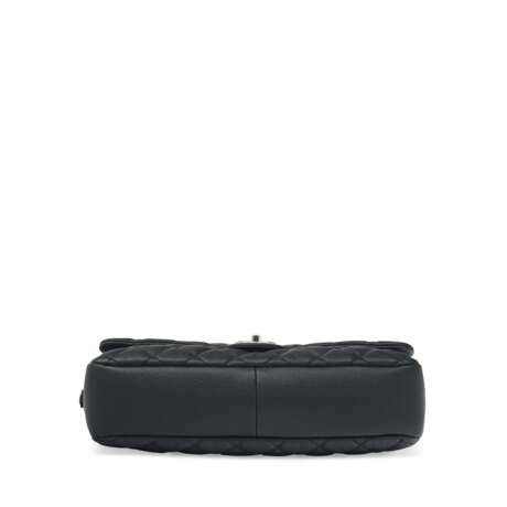 A BLACK CAVIAR LEATHER EASY FLAP BAG WITH SILVER HARDWARE - фото 4