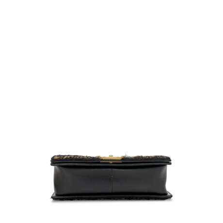 A LIMITED EDITION BLACK TWEED & LAMBSKIN LEATHER CLASSIC BOY WITH PALE GOLD HARDWARE - Foto 4