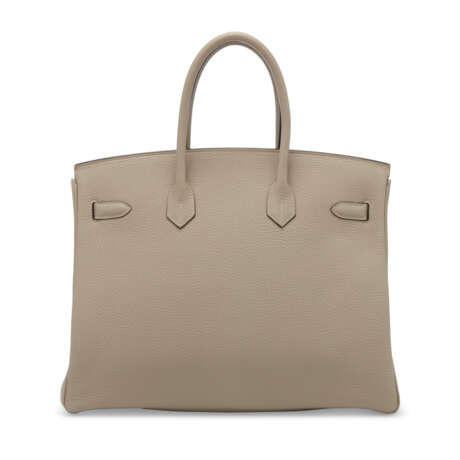 A TAUPE CLÉMENCE LEATHER BIRKIN 35 WITH GOLD HARDWARE - Foto 3