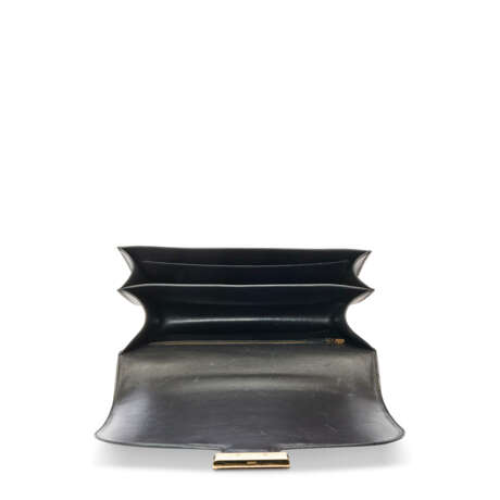 A LIMITED EDITION BLACK SOMBRERO LEATHER CARTABLE CONSTANCE 29 WITH GOLD HARDWARE - Foto 5