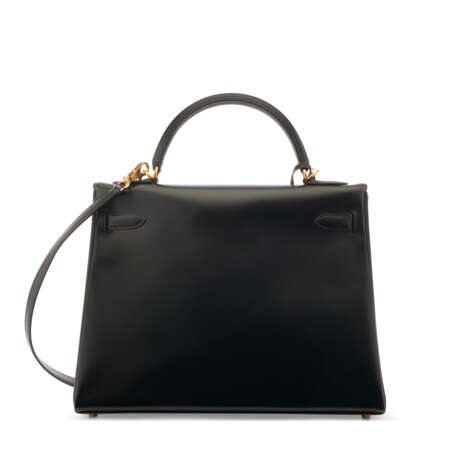 A BLACK CALFBOX LEATHER RETOURNÉ KELLY 32 WITH GOLD HARDWARE - Foto 3