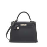 A BLACK EPSOM LEATHER SELLIER KELLY 28 WITH PALLADIUM HARDWARE - фото 1