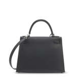 A BLACK EPSOM LEATHER SELLIER KELLY 28 WITH PALLADIUM HARDWARE - фото 3