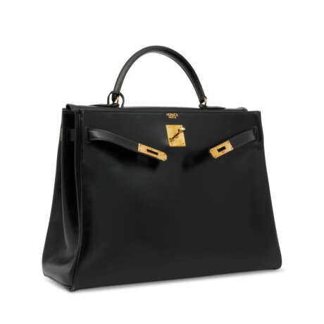 A BLACK CALF BOX LEATHER RETOURNÉ KELLY 35 WITH GOLD HARDWARE - photo 3