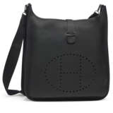 A BLACK CLÉMENCE LEATHER ÉVELYNE TGM WITH PALLADIUM HARDWARE - photo 2