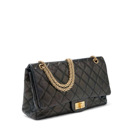 A BLACK AGED LAMBSKIN LEATHER 2.55 REISSUE 227 DOUBLE FLAP WITH ANTIQUED GOLD HARDWARE - фото 2