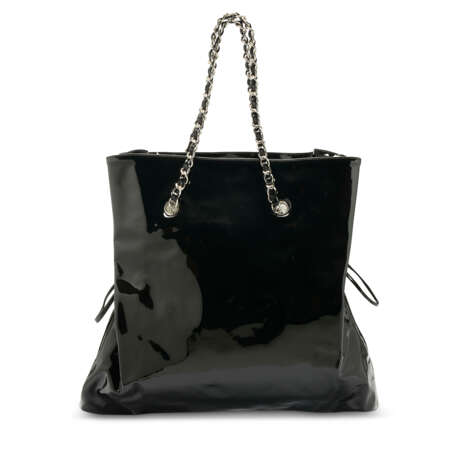 A BLACK PATENT LEATHER & STRASS BONBON TOTE WITH SILVER HARDWARE - Foto 3