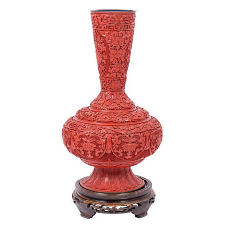 Red carved lacquer vase. CHINA, 20th c. - Foto 2