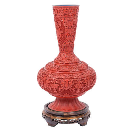 Red carved lacquer vase. CHINA, 20th c. - Foto 4
