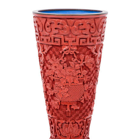Red carved lacquer vase. CHINA, 20th c. - Foto 7