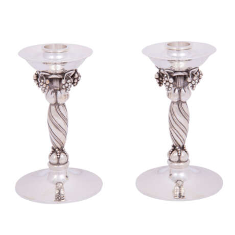 GEORG JENSEN Pair of candlesticks 'Grape', 925 silver, 20th c. - Foto 3