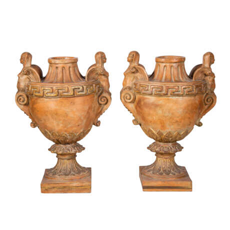 DECORATIVE PAIR OF FLOOR VASES IN EGYPTIAN STYLE - Foto 1