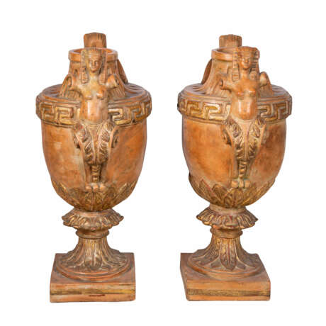 DECORATIVE PAIR OF FLOOR VASES IN EGYPTIAN STYLE - Foto 2