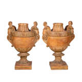 DECORATIVE PAIR OF FLOOR VASES IN EGYPTIAN STYLE - photo 3
