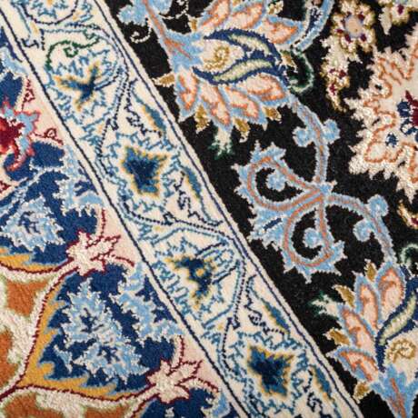 Oriental carpet with silk. ISFAHAN/PERSIA, 20th century, 160x110 cm. - Foto 5
