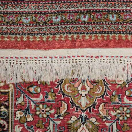 Oriental silk carpet. GHOM/IRAN, 20th century, 200x138 cm. - photo 3