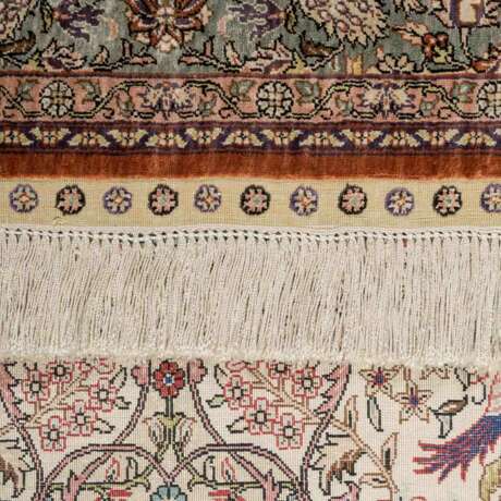 Oriental silk carpet. CHOTAN/PERSIA, 20th century, 153x93 cm. - фото 1