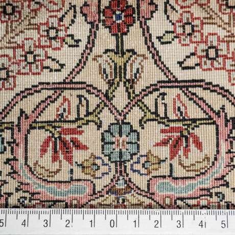 Oriental silk carpet. CHOTAN/PERSIA, 20th century, 153x93 cm. - Foto 2