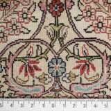 Oriental silk carpet. CHOTAN/PERSIA, 20th century, 153x93 cm. - фото 2