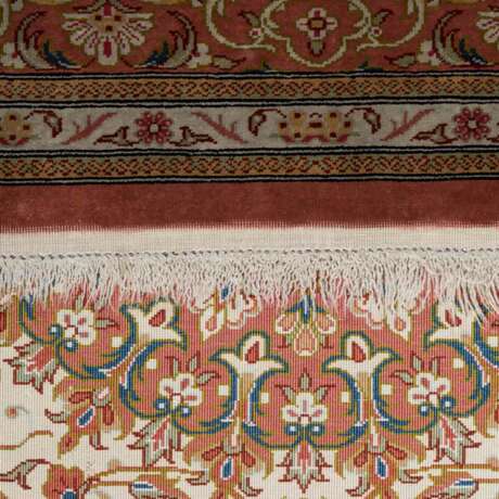 2 oriental carpets made of silk: - photo 4