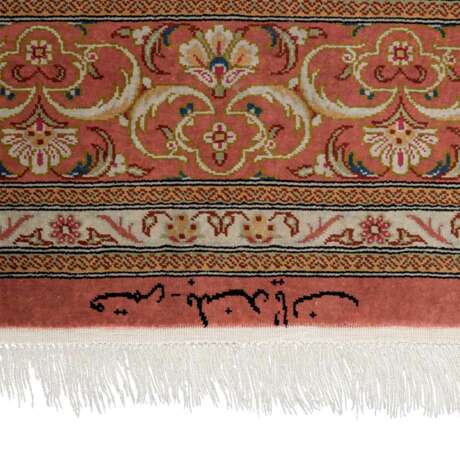 2 oriental carpets made of silk: - photo 6