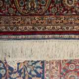Oriental rug made of silk. PERSIA, 132x104 cm. - фото 2