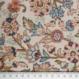 Oriental silk carpet. CHOTAN/PERSIA, 20th century, 176x127 cm. - photo 2