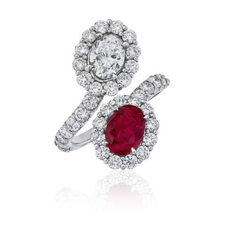 RUBY AND DIAMOND TWIN-STONE RING - фото 1